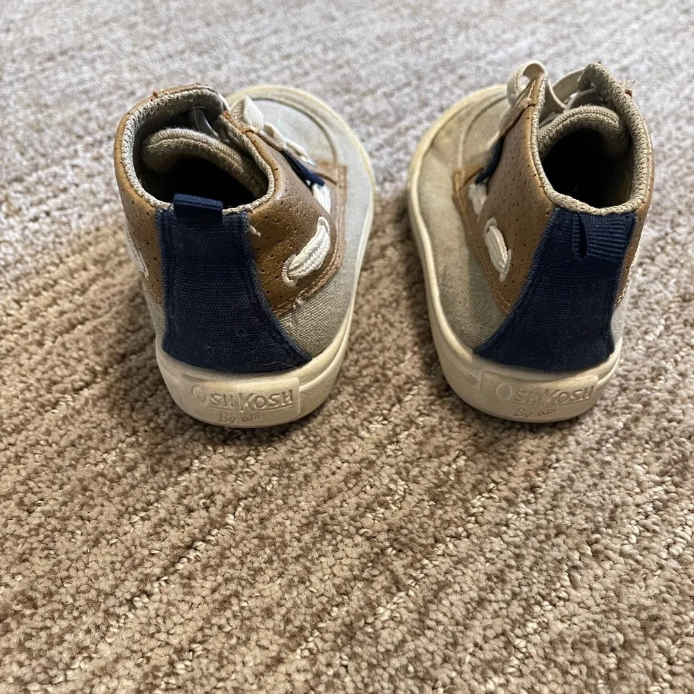 OshKosh Kids Canvas High Tops‎ Size 8
